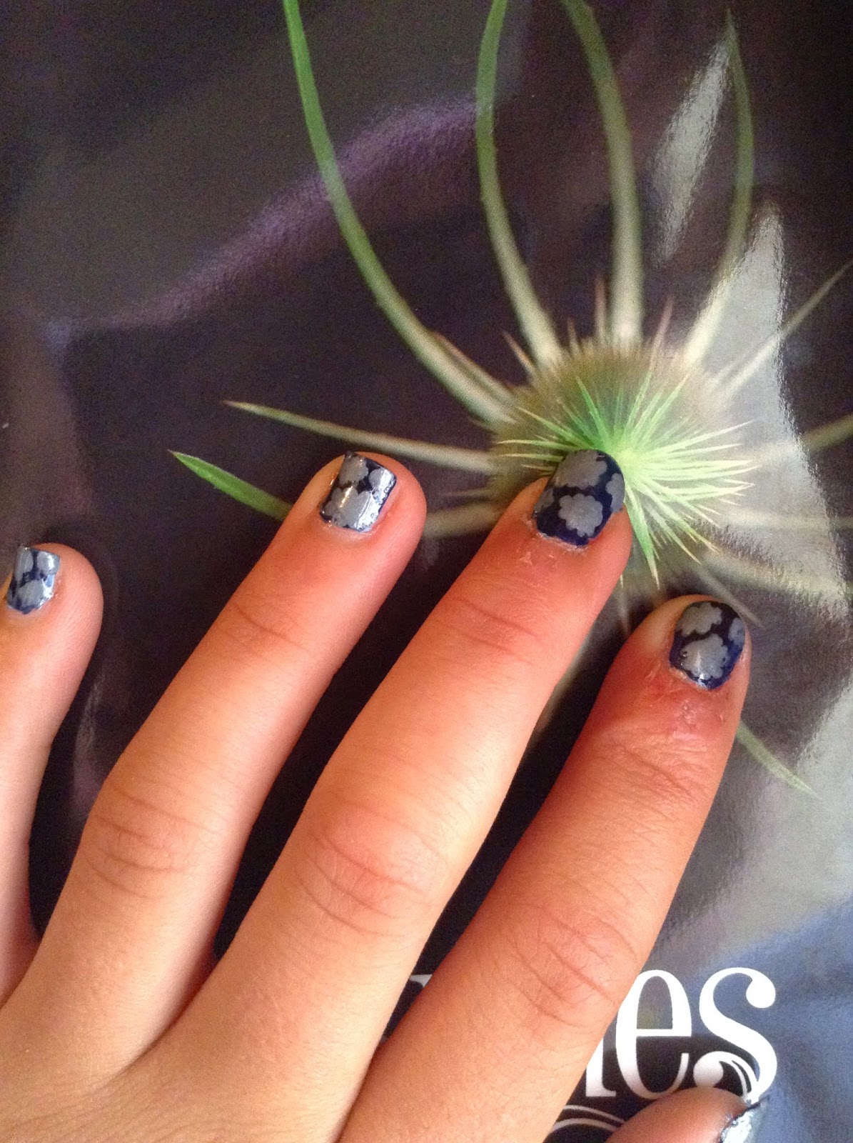 Happy Pops Tuto nail art nuage avec le dotting tool